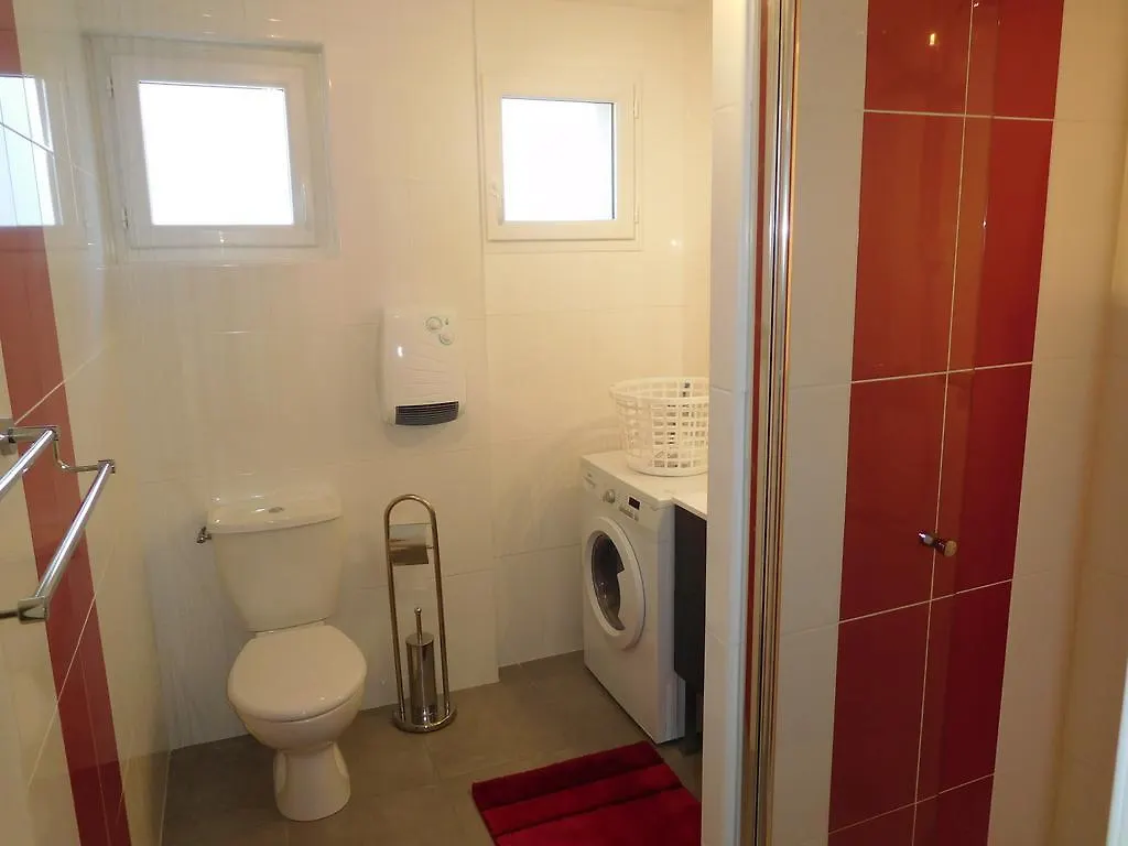 Apartment Nicolas Luz-Saint-Sauveur 0*,  Francia